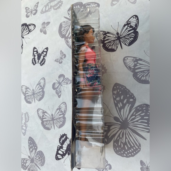 Barbie Fashionistas 26 Spring into Style Curvy DMF28 - Picture 6 of 12